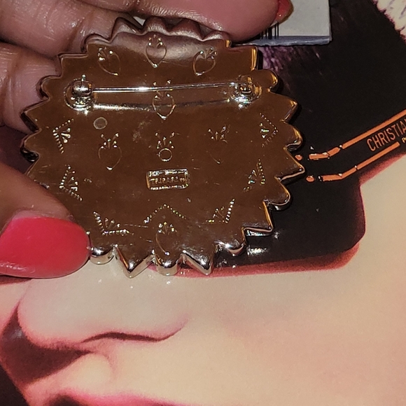 Vintage Unique Rare Trifari Brooch & Earrings - Picture 5 of 7